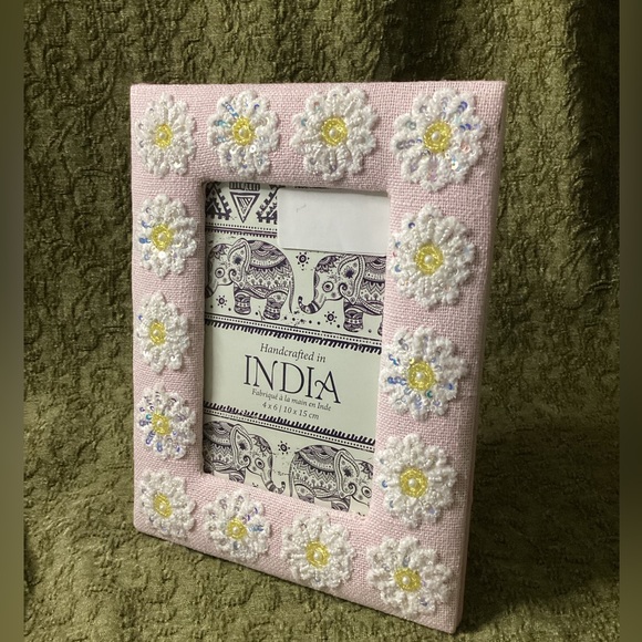 Handcrafted in India Rectangular Pink W/Flowers Picture Frame Fits 4’’x 6’’ - Picture 1 of 4